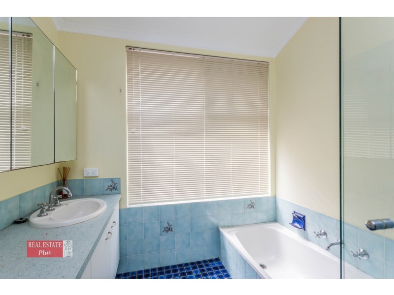 8 Abbott Way, Swan View WA 6056