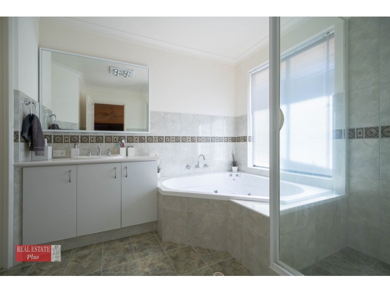 10 Golden Ash Gardens, Helena Valley WA 6056