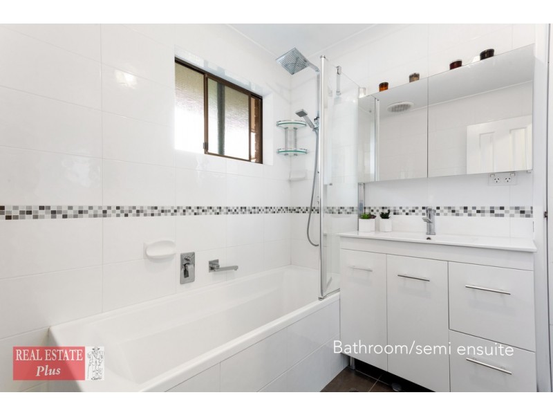 995 Katharine Street, Bellevue WA 6056