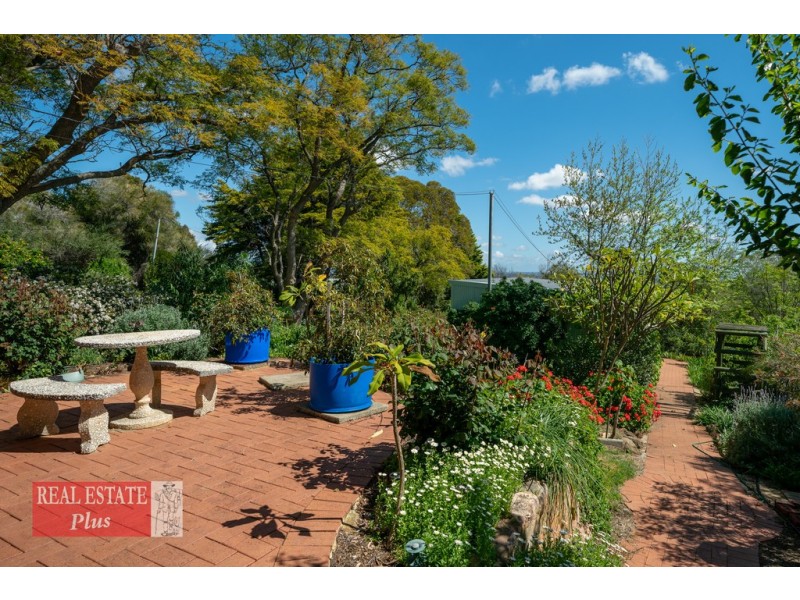 24 Ward Avenue, Greenmount WA 6056