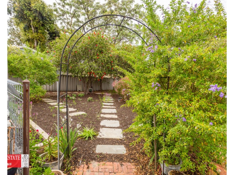 16 Wellaton Street, Midvale WA 6056