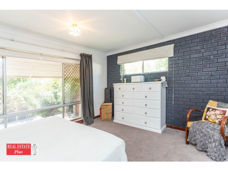 20 The Crescent, Helena Valley WA 6056