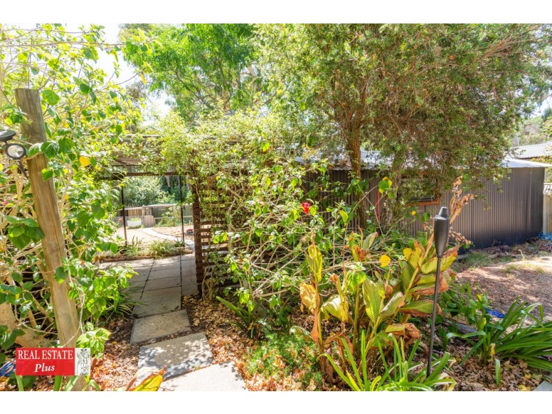 20 The Crescent, Helena Valley WA 6056