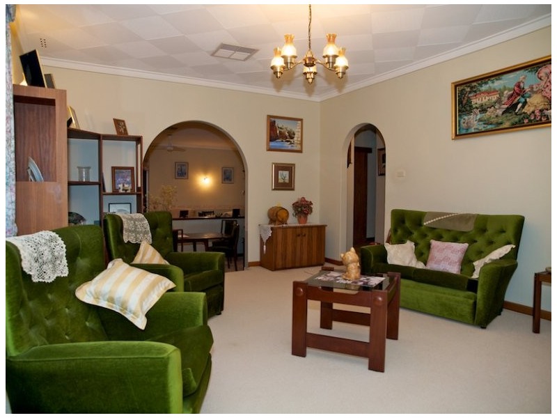 6 Boorabilla Way, Greenmount WA 6056