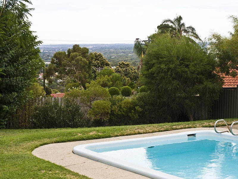 6 Boorabilla Way, Greenmount WA 6056