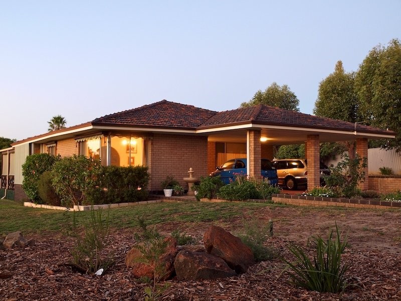 6 Boorabilla Way, Greenmount WA 6056