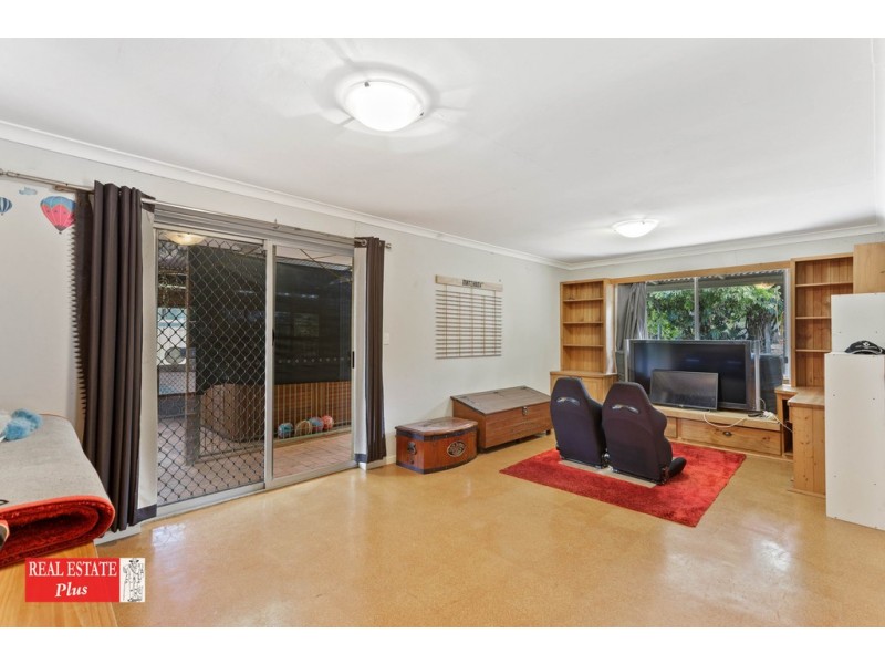 2 Glenwood Place, Helena Valley WA 6056