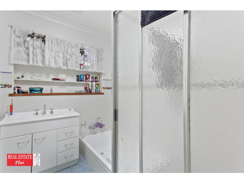 2 Glenwood Place, Helena Valley WA 6056