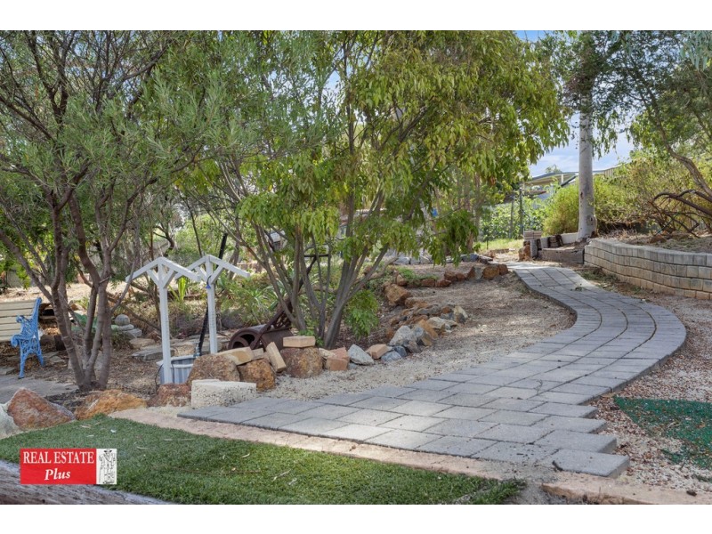 2 Glenwood Place, Helena Valley WA 6056