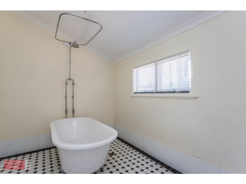 23 Jinda Road, Koongamia WA 6056