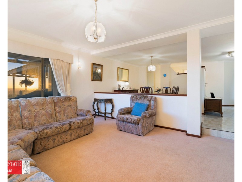 15 Narran Place, Swan View WA 6056