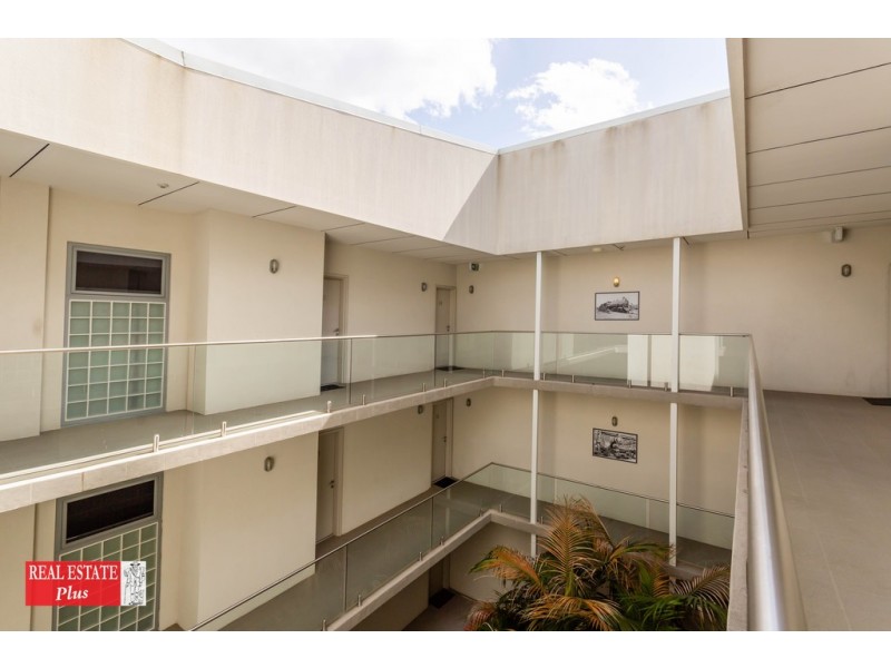 18/20 The Crescent, Midland WA 6056