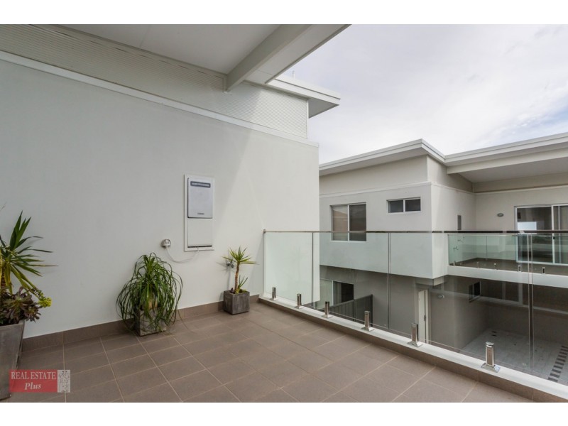 6/24 Aquaviva Circle, Viveash WA 6056