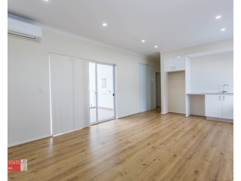 7/24 Aquaviva Circle, Viveash WA 6056