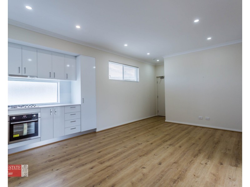 7/24 Aquaviva Circle, Viveash WA 6056