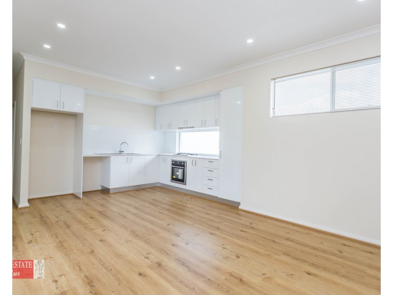 7/24 Aquaviva Circle, Viveash WA 6056