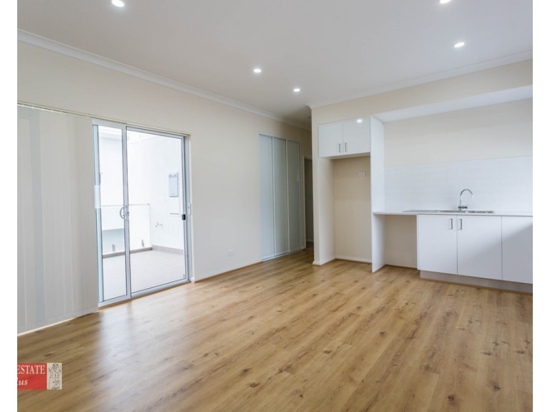 7/24 Aquaviva Circle, Viveash WA 6056