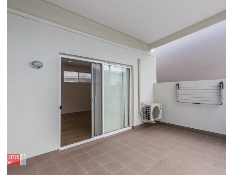 7/24 Aquaviva Circle, Viveash WA 6056