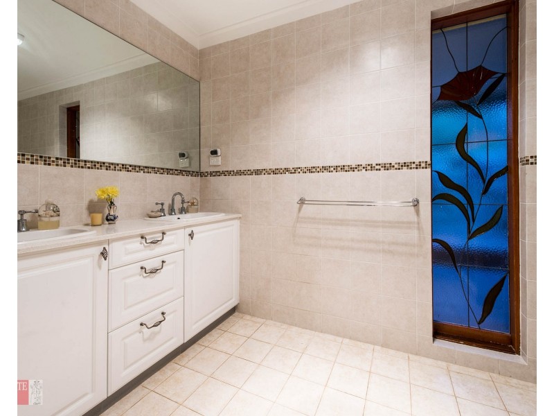 86 Swan View Road, Swan View WA 6056