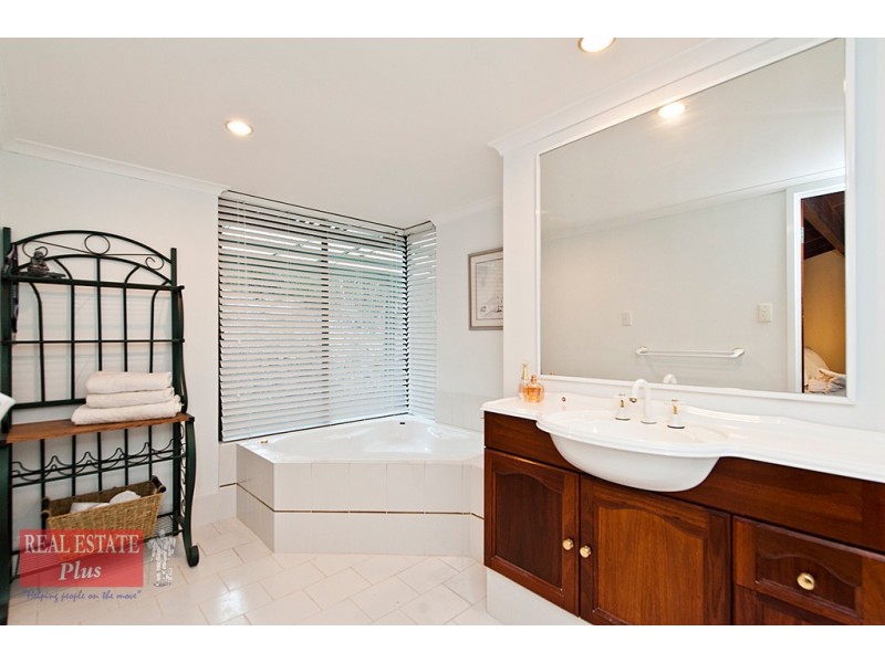 21 High View Road, Greenmount WA 6056