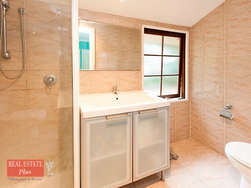 24 Innamincka Road, Greenmount WA 6056