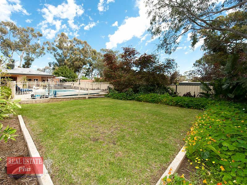 24 Innamincka Road, Greenmount WA 6056