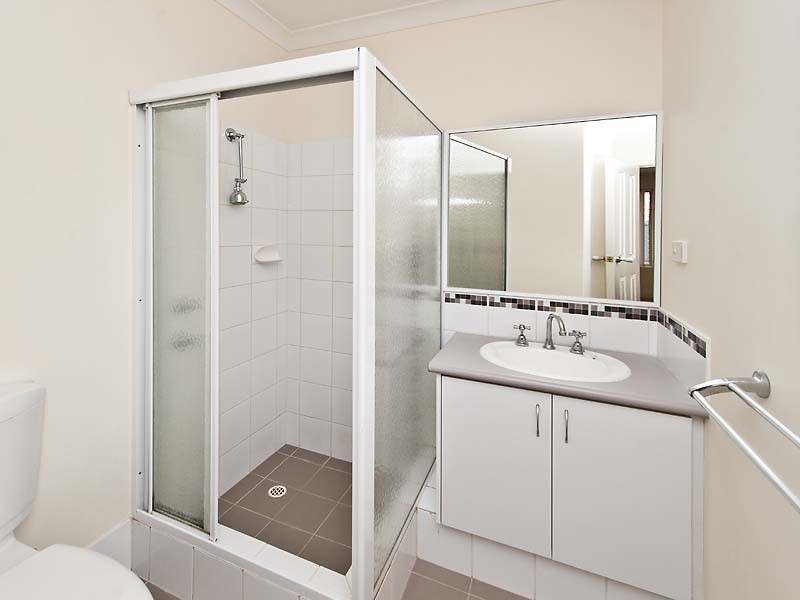 4/5 Whitfield Street, Bassendean WA 6054