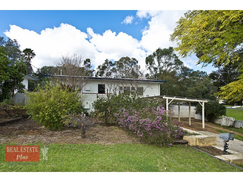 4 Russell Road, Greenmount WA 6056