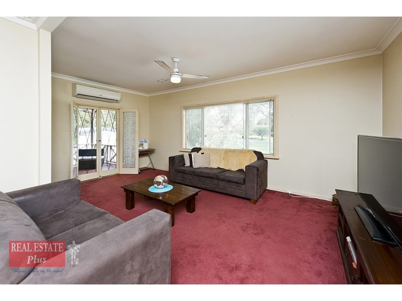 4 Russell Road, Greenmount WA 6056