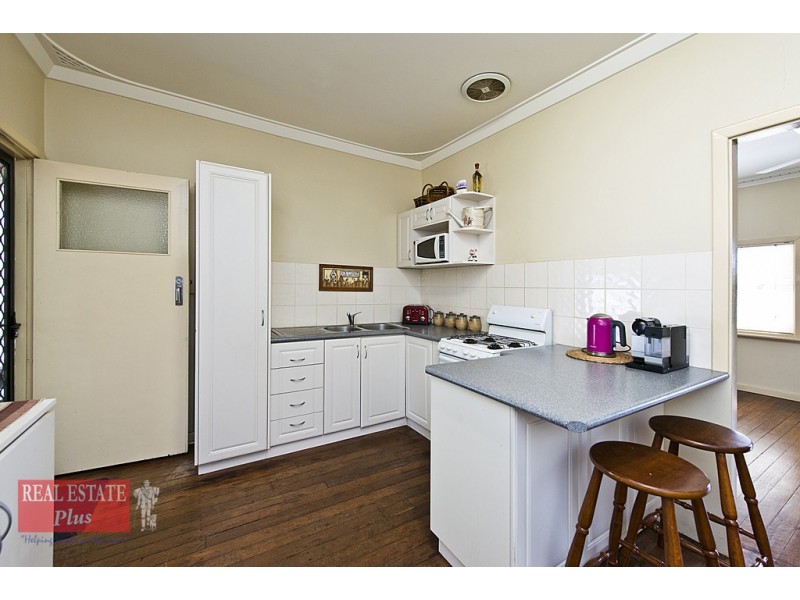 4 Russell Road, Greenmount WA 6056