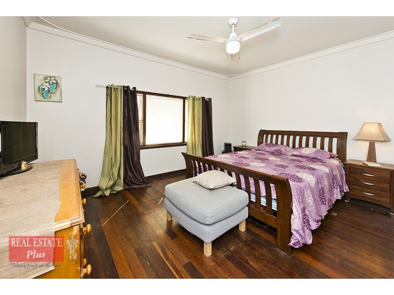 4 Russell Road, Greenmount WA 6056