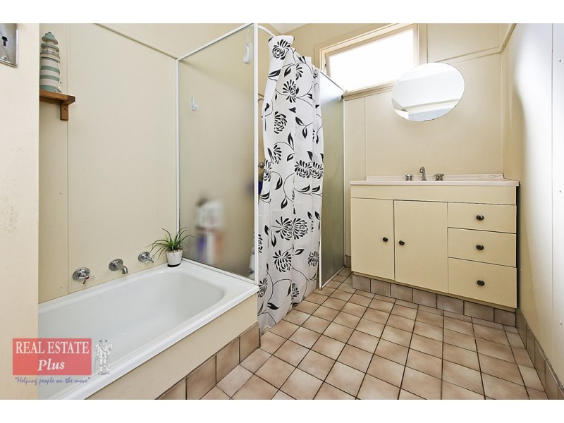 4 Russell Road, Greenmount WA 6056