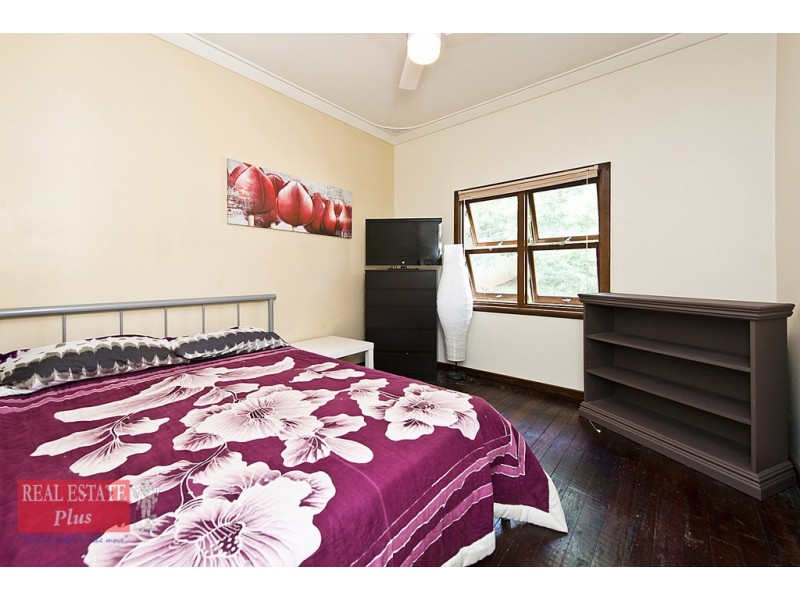 4 Russell Road, Greenmount WA 6056