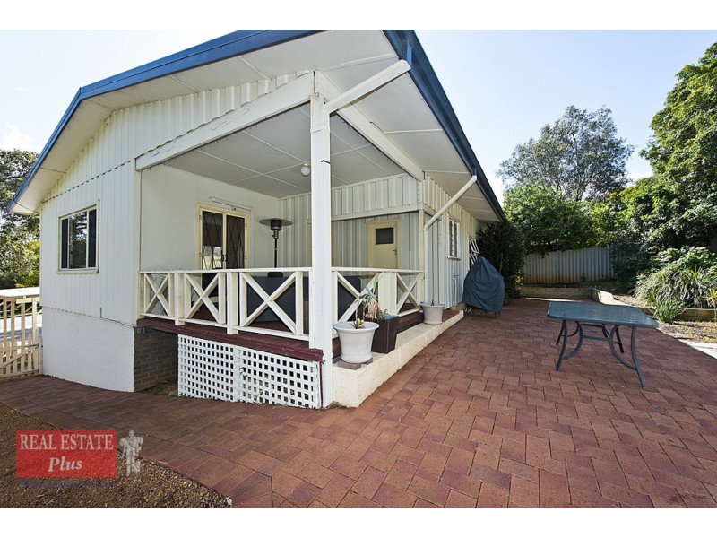 4 Russell Road, Greenmount WA 6056