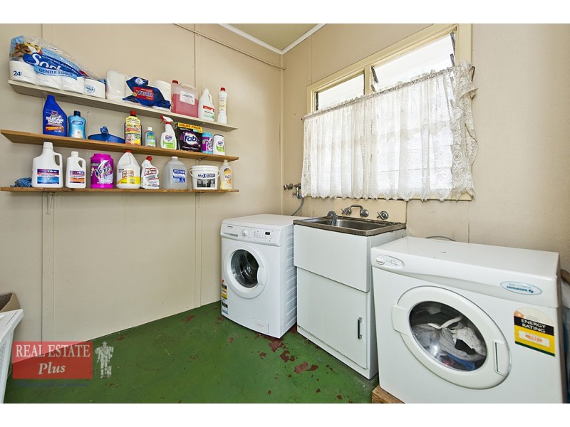 4 Russell Road, Greenmount WA 6056