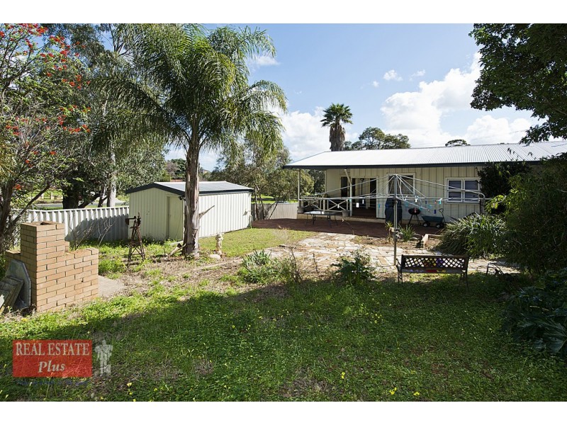 4 Russell Road, Greenmount WA 6056