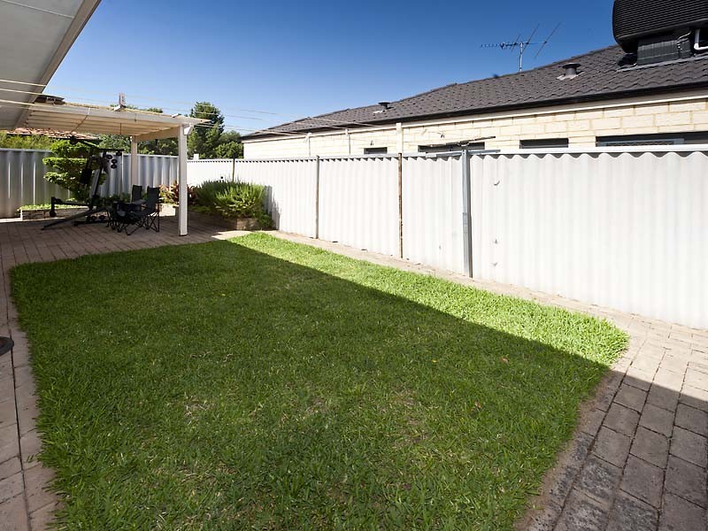4/11 Mathoura Street, Midland WA 6056