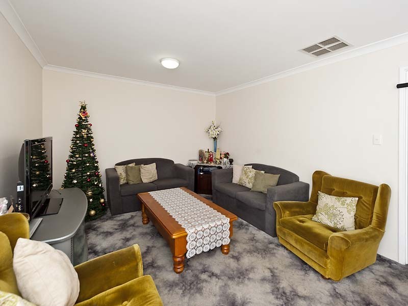 4/11 Mathoura Street, Midland WA 6056