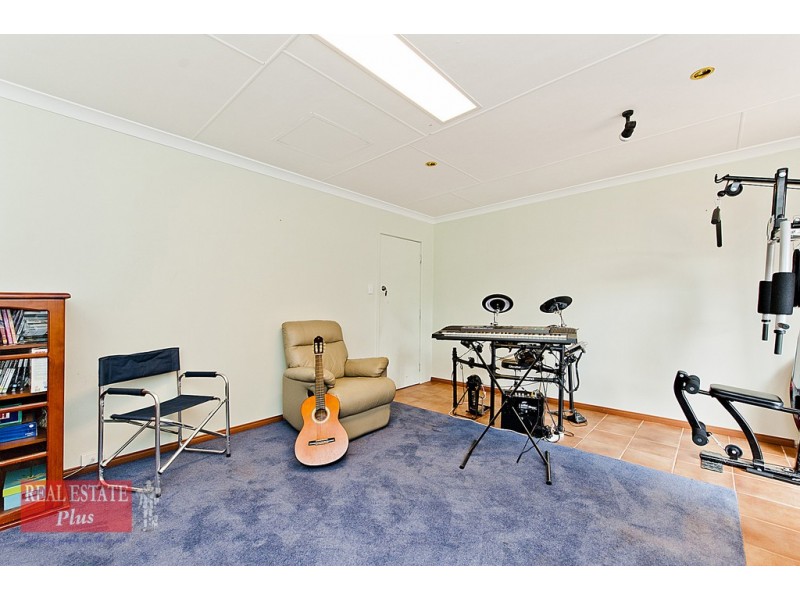 1 Redunca Close, Helena Valley WA 6056
