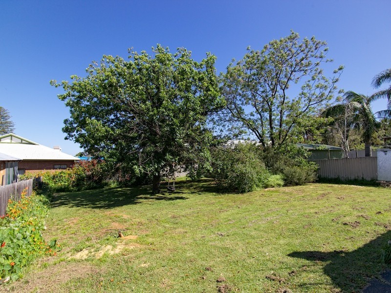 2/14 Coongan Avenue, Greenmount WA 6056