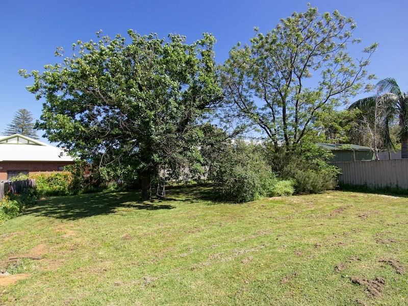 2/14 Coongan Avenue, Greenmount WA 6056