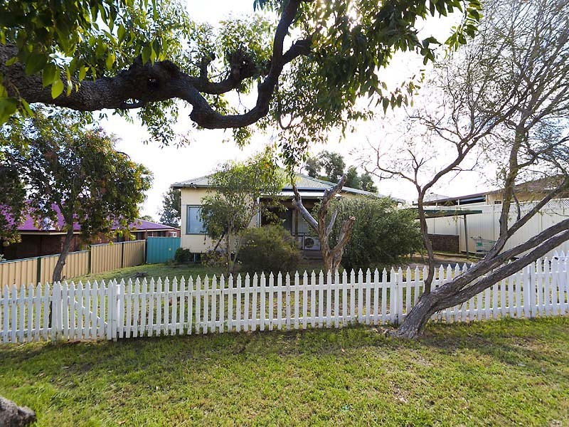 25 Myles Road, Swan View WA 6056