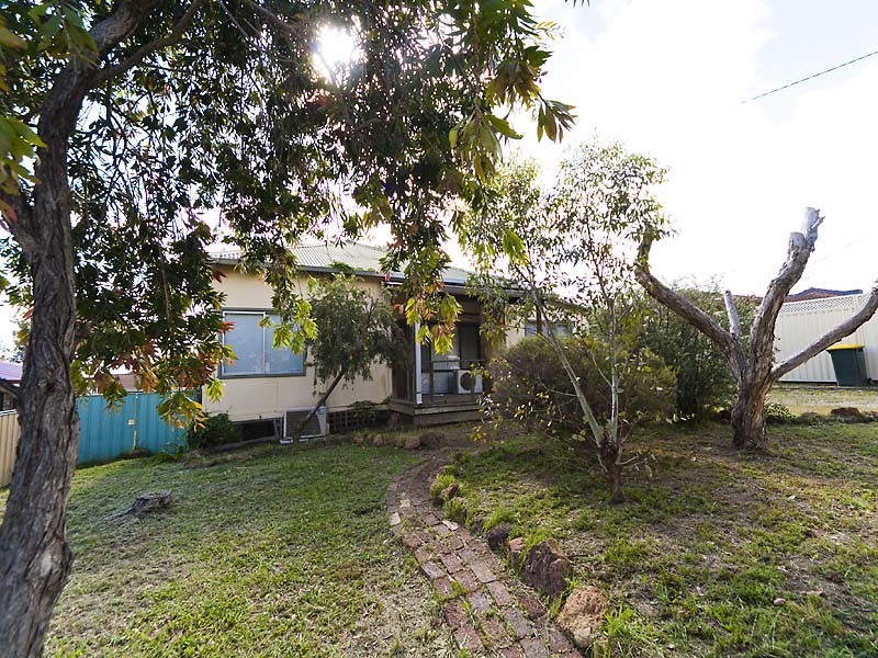 25 Myles Road, Swan View WA 6056