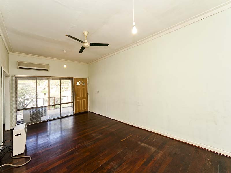 25 Myles Road, Swan View WA 6056