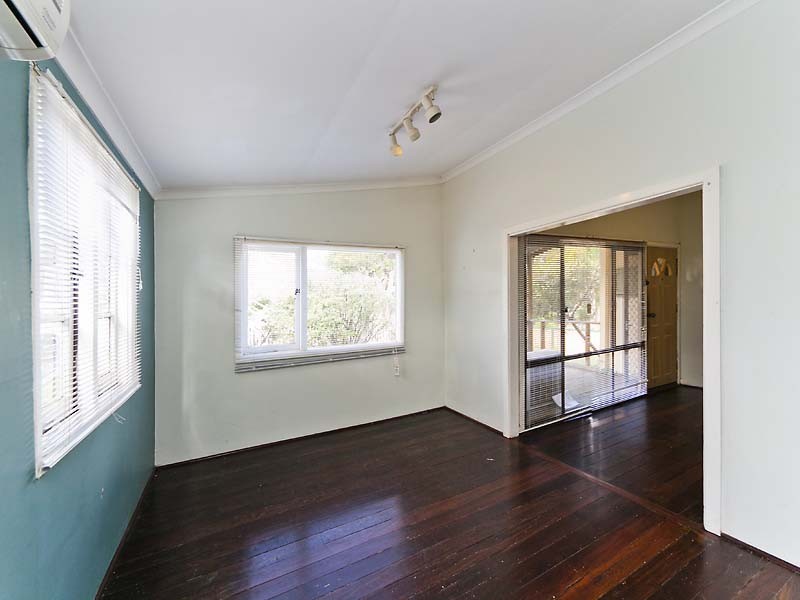 25 Myles Road, Swan View WA 6056