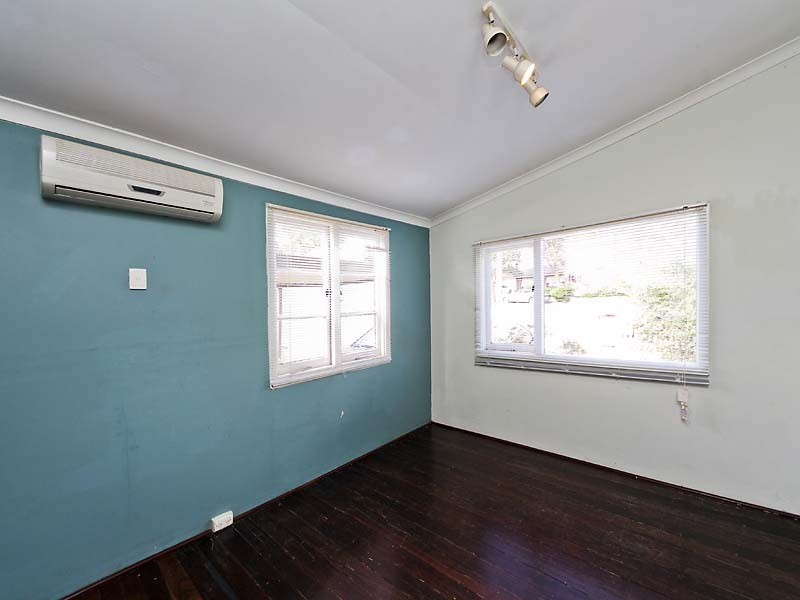 25 Myles Road, Swan View WA 6056