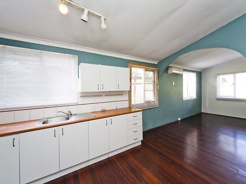 25 Myles Road, Swan View WA 6056