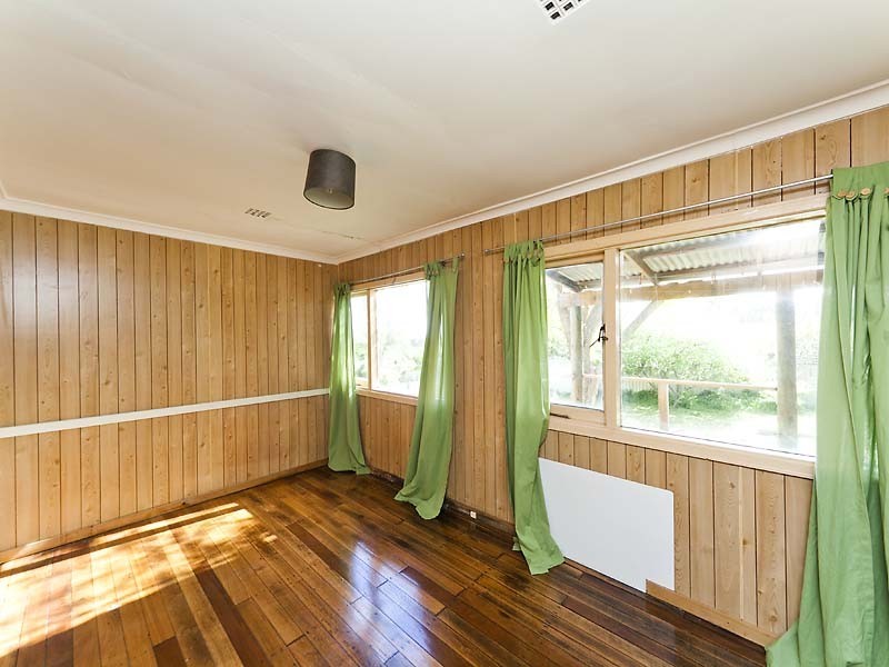 25 Myles Road, Swan View WA 6056