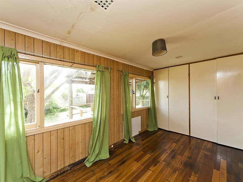 25 Myles Road, Swan View WA 6056