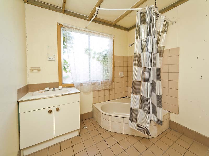 25 Myles Road, Swan View WA 6056